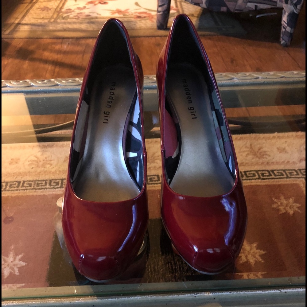 Red pumps